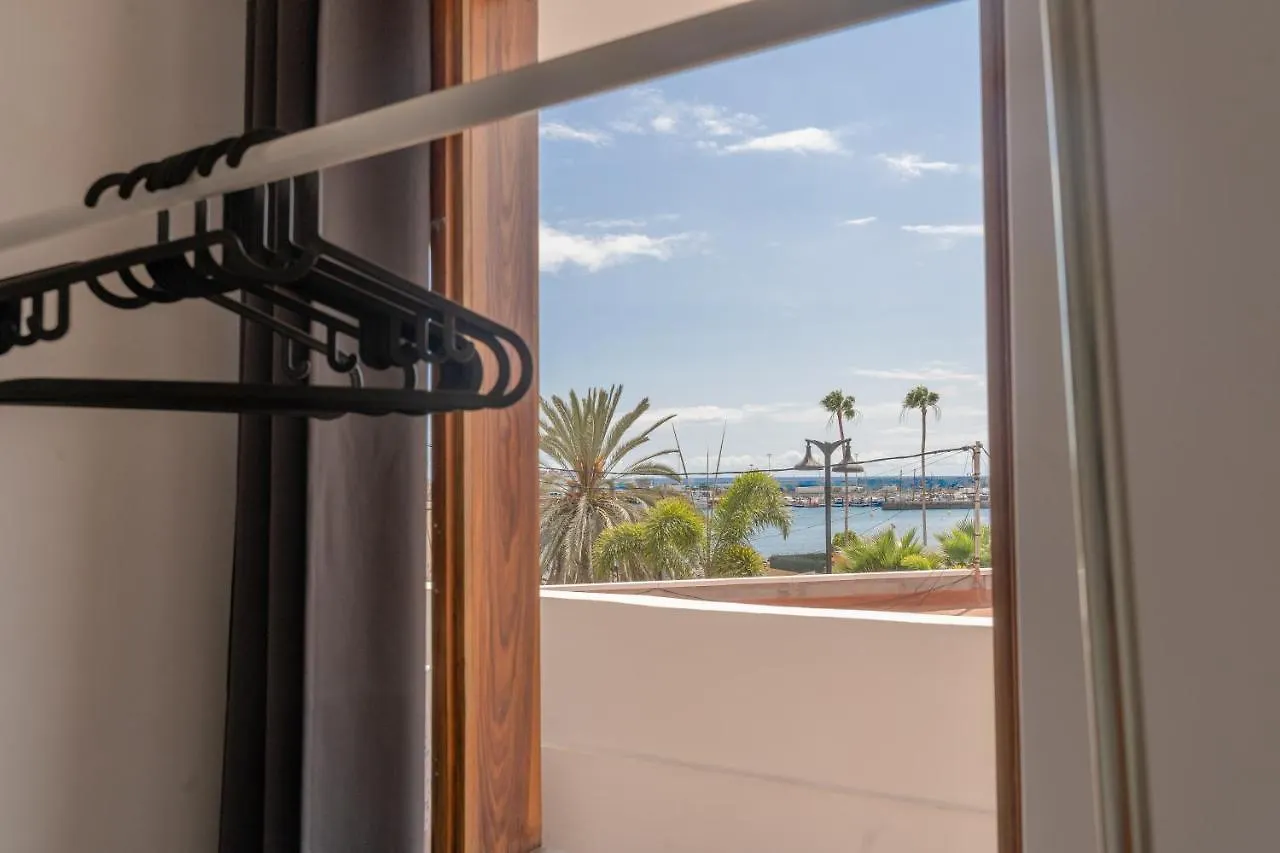 Hostal Albergue Ocean Nomads Coworking Arona  España