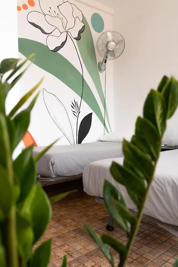 Хостел Ocean Nomads Coworking Арона