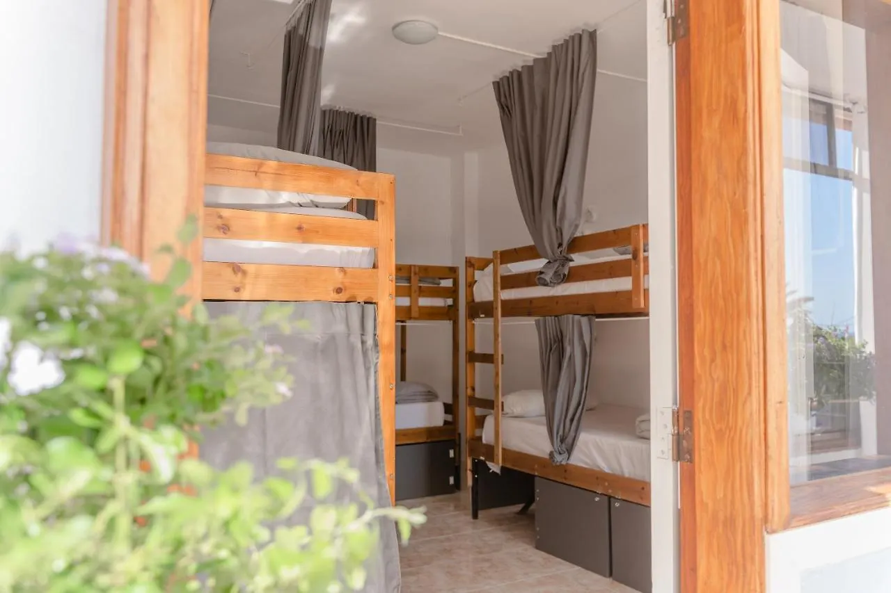 بيت شباب Ocean Nomads Coworking أرونا