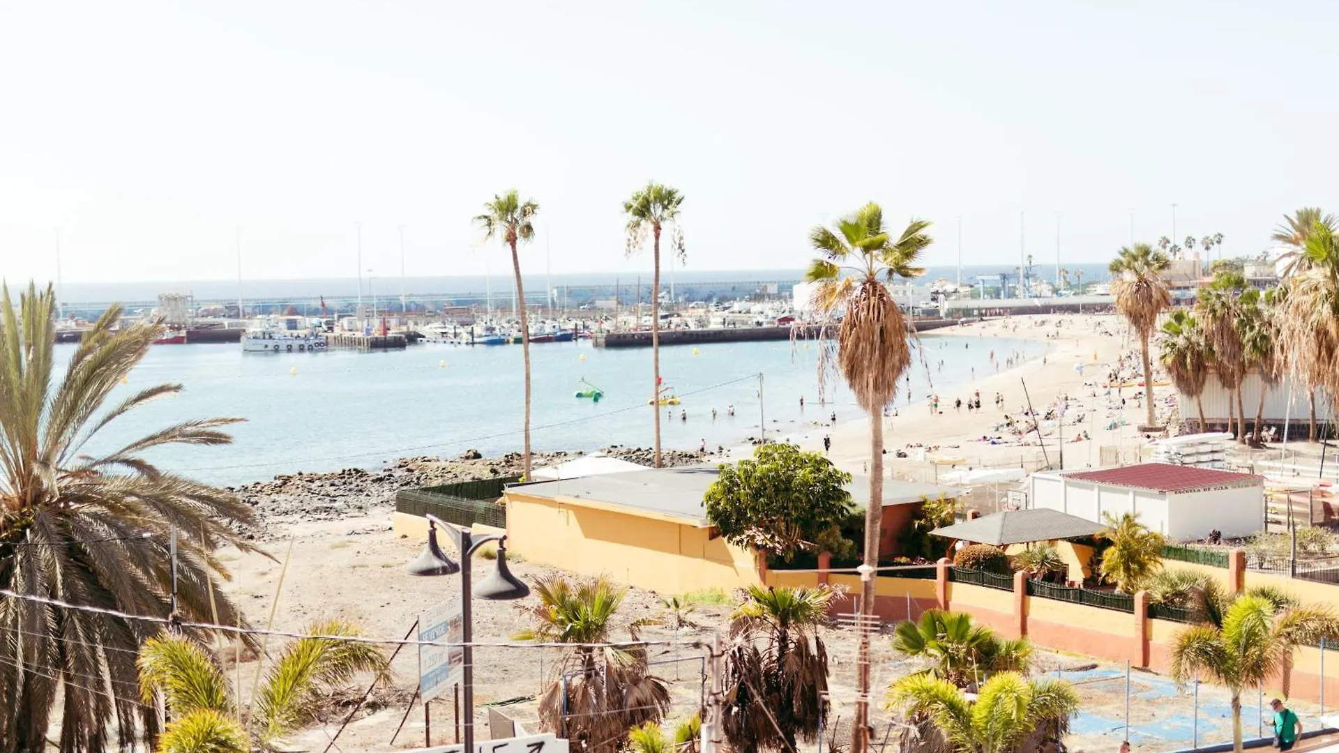 بيت شباب Ocean Nomads Coworking أرونا